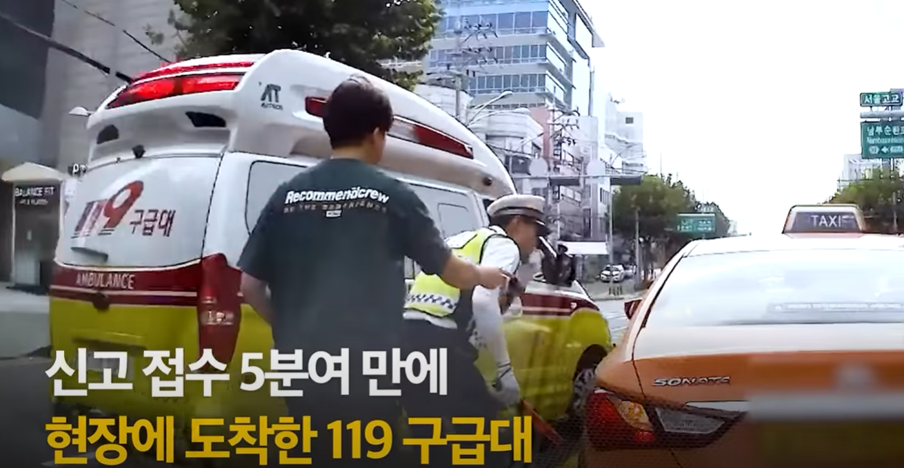 "거기 112죠? 앞 차가 이상한데요" 심하게 흔들리는 택시를 보고 이상함을 직감한 뒷차 운전자의 놀라운 '행동'에 모두가 박수갈채를 보냈습니다
