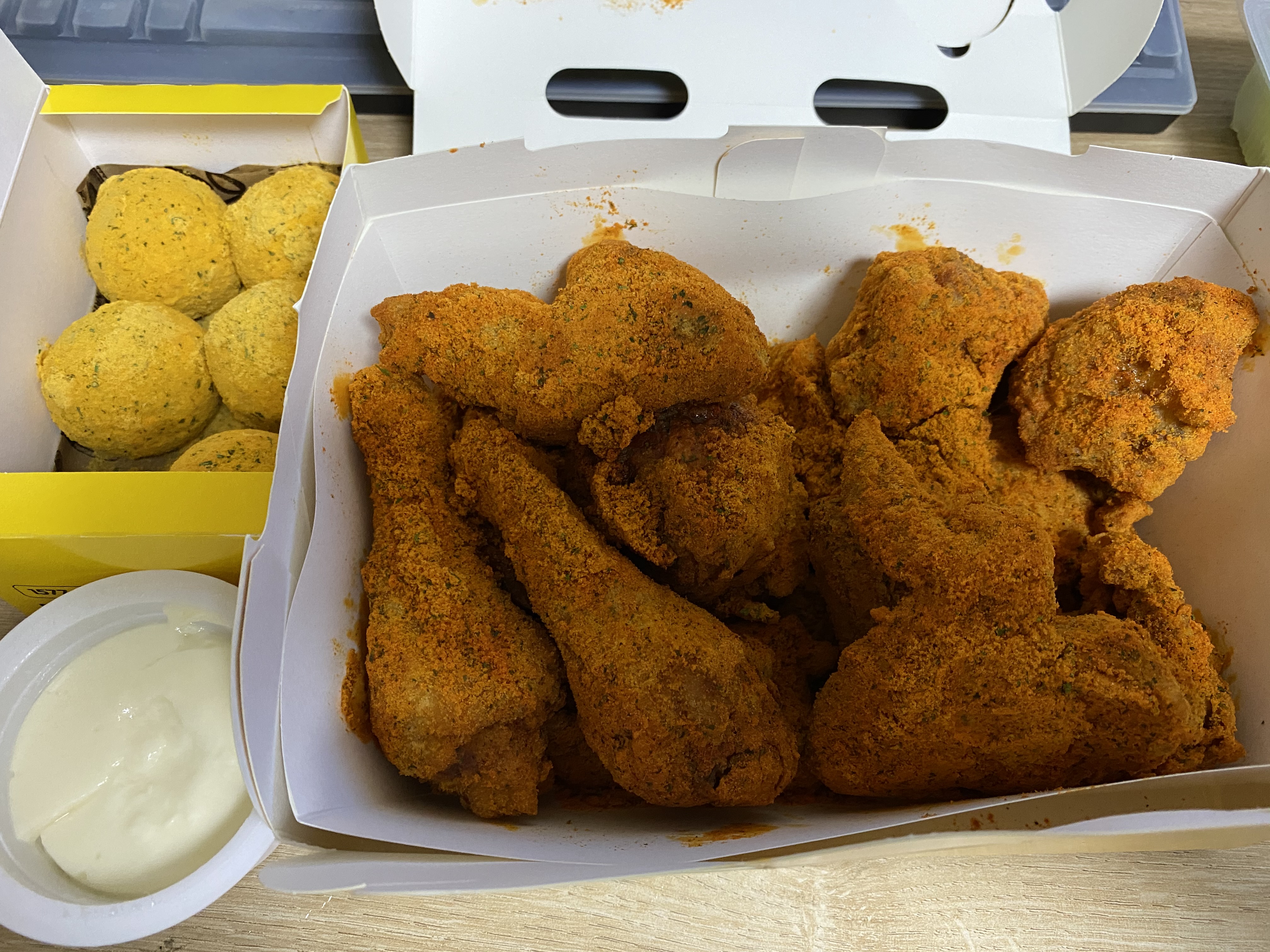  맵고 달고 짜고 근데 맛있는 bhc 핫뿌링클 치킨
