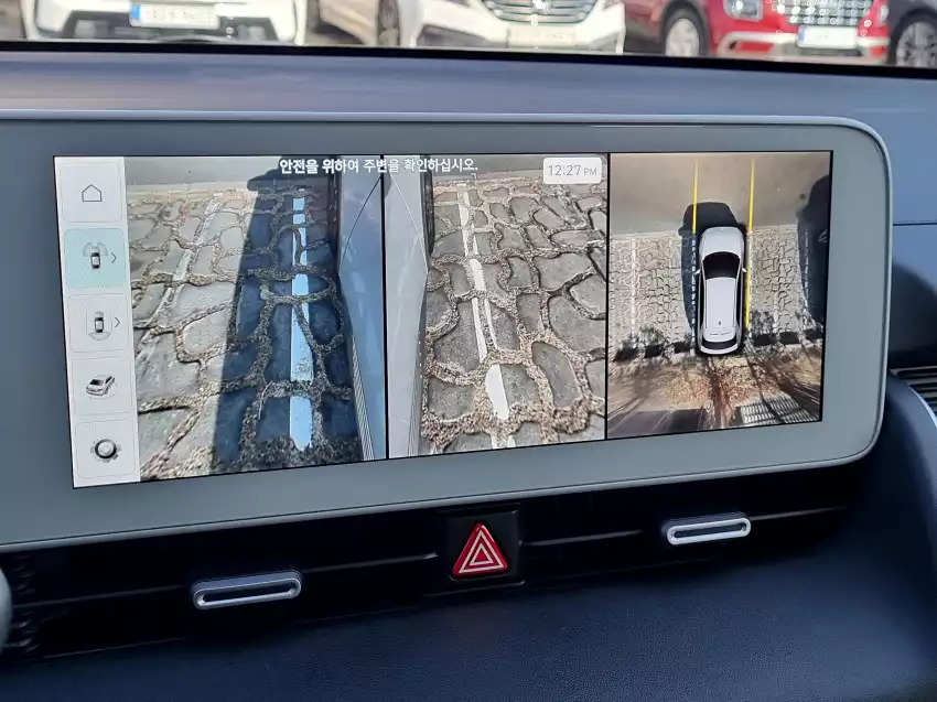 아이오닉 5의 서라운드 뷰 모니터는 이렇습니다.