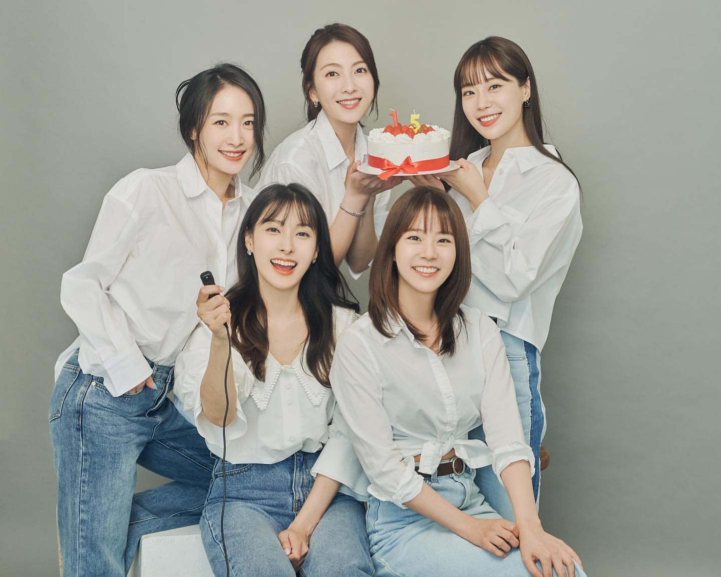  카라 데뷔 15주년 기념 단체 사진