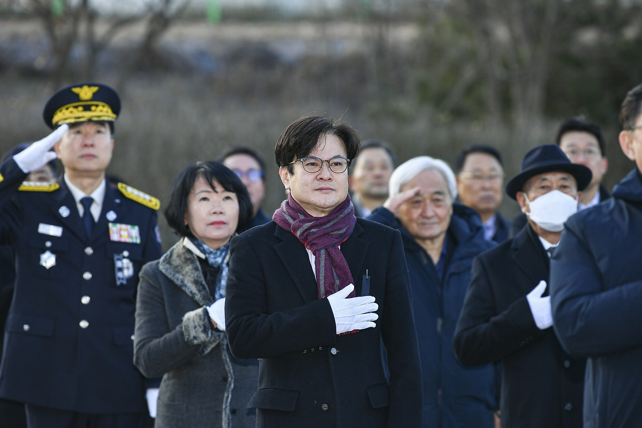 김병수 시장, 2025년 을사년(乙巳年) 새해맞이 현충탑 참배 김병수 시장, 2025년 을사년(乙巳年) 새해맞이 현충탑 참배