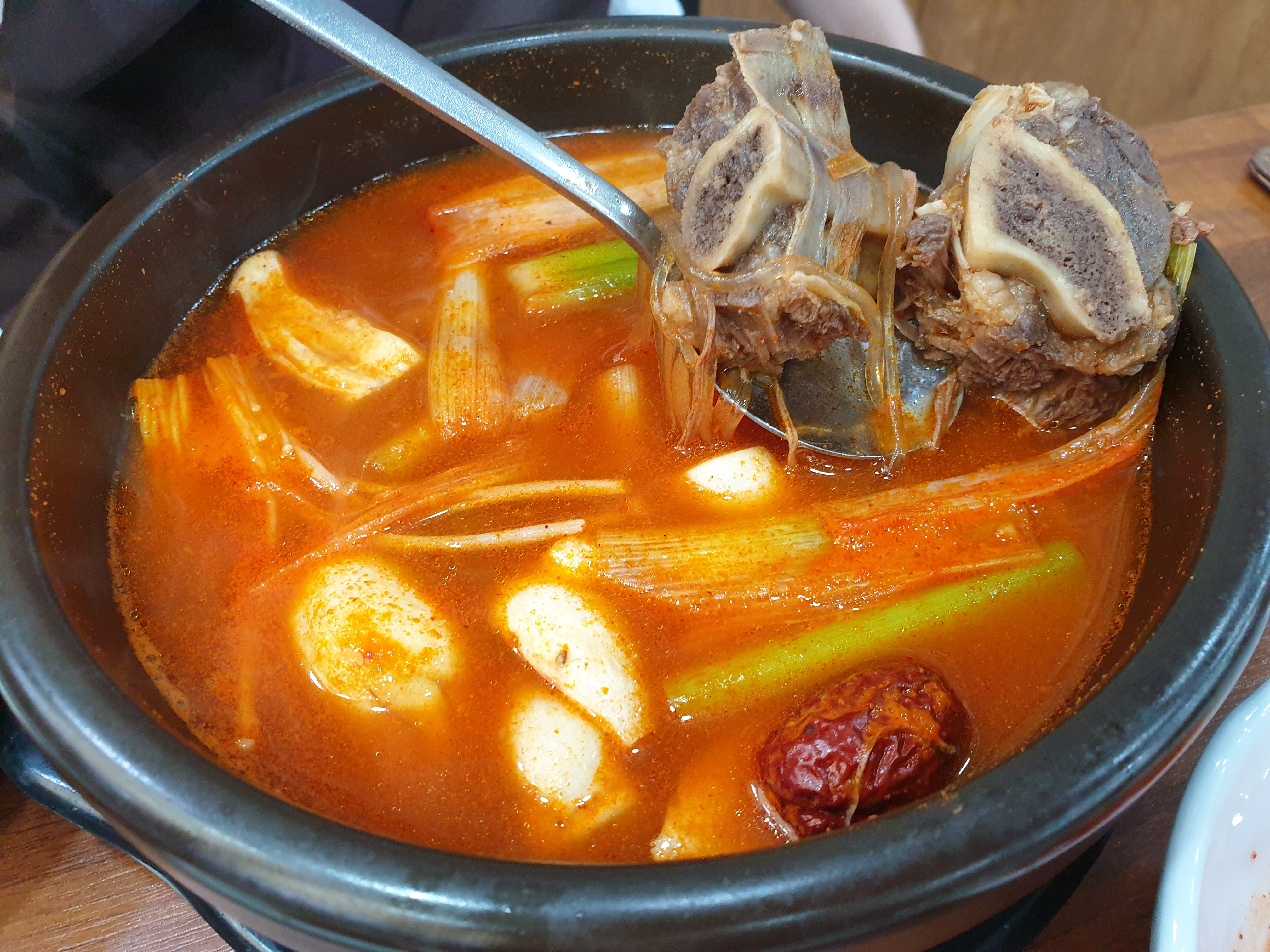  신중동 얼큰~한 갈비탕맛집 곽만근갈비탕 
