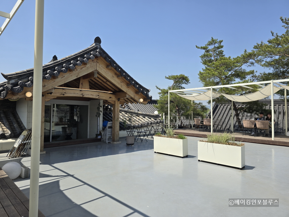 황리단길-카페능-2층테라스