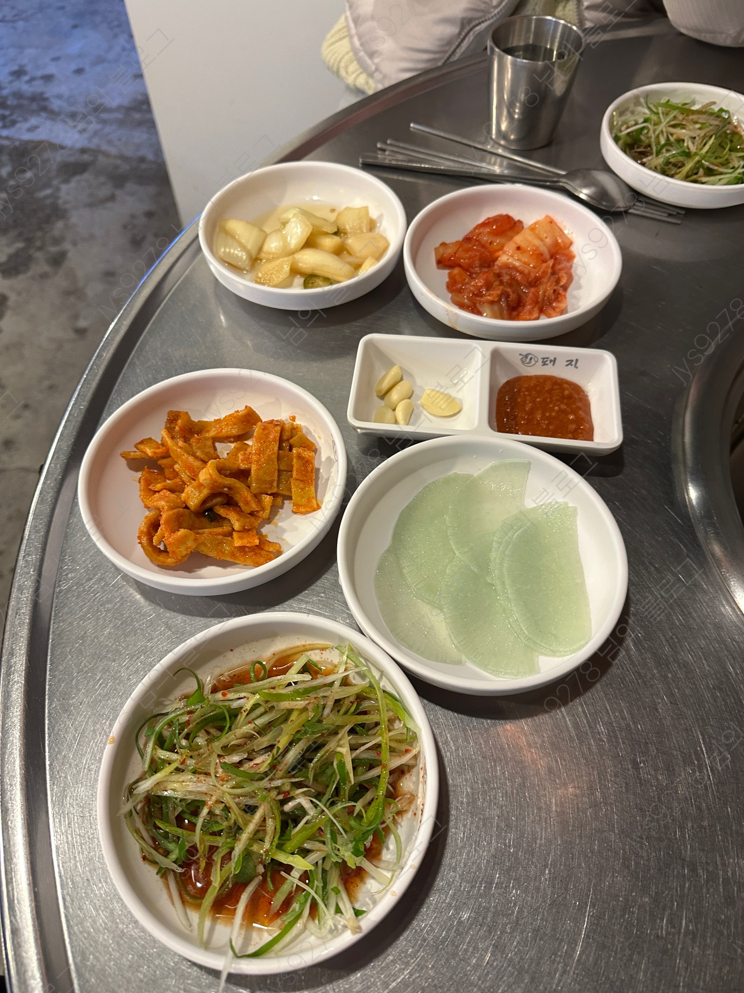 엠제이돼지 이미지