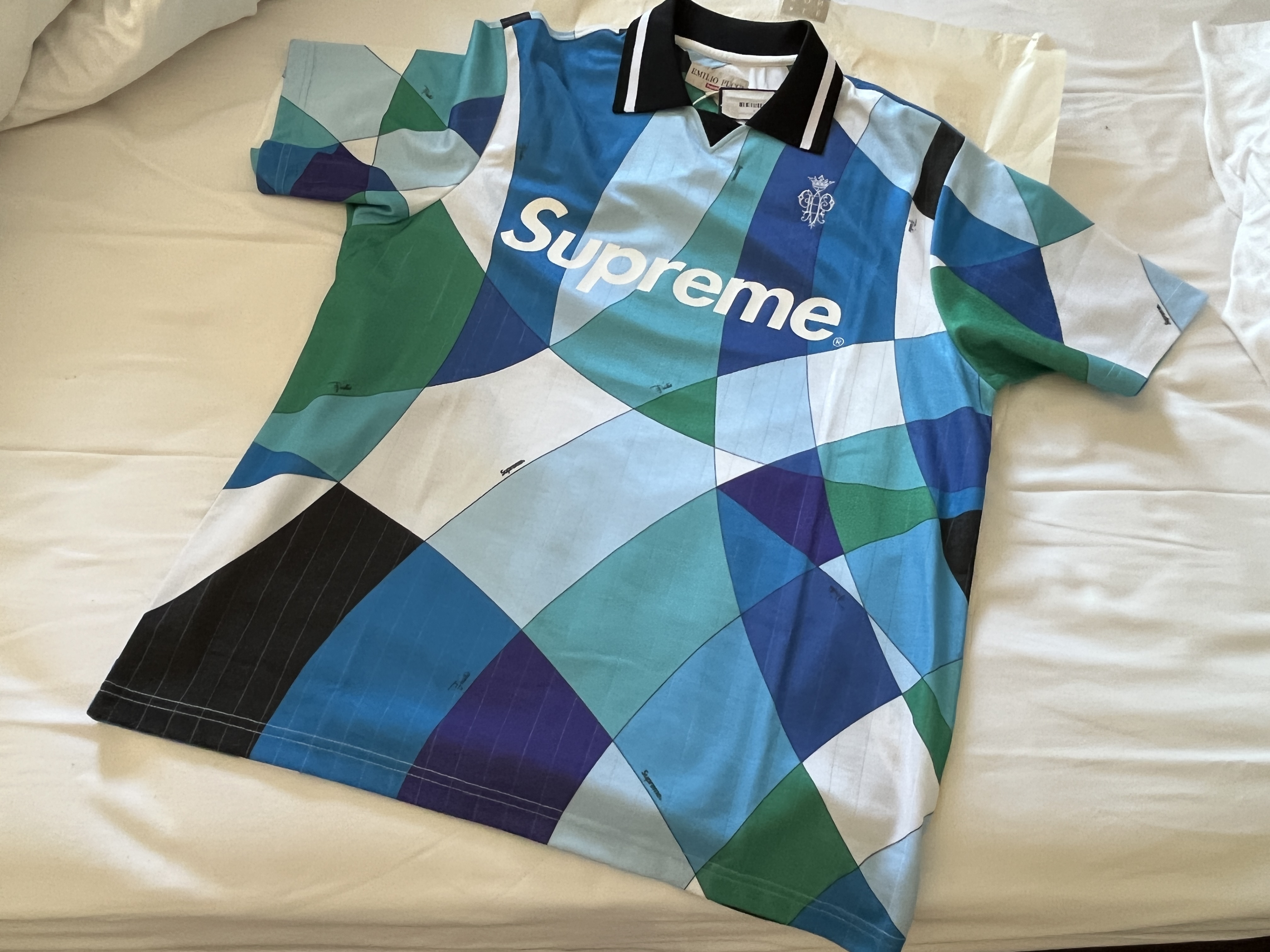  프랑스 르봉마르쉐 백화점 쇼핑, 슈프림(Supreme) x 에밀리오 푸치(emilio Pucci) 유니폼 티셔츠