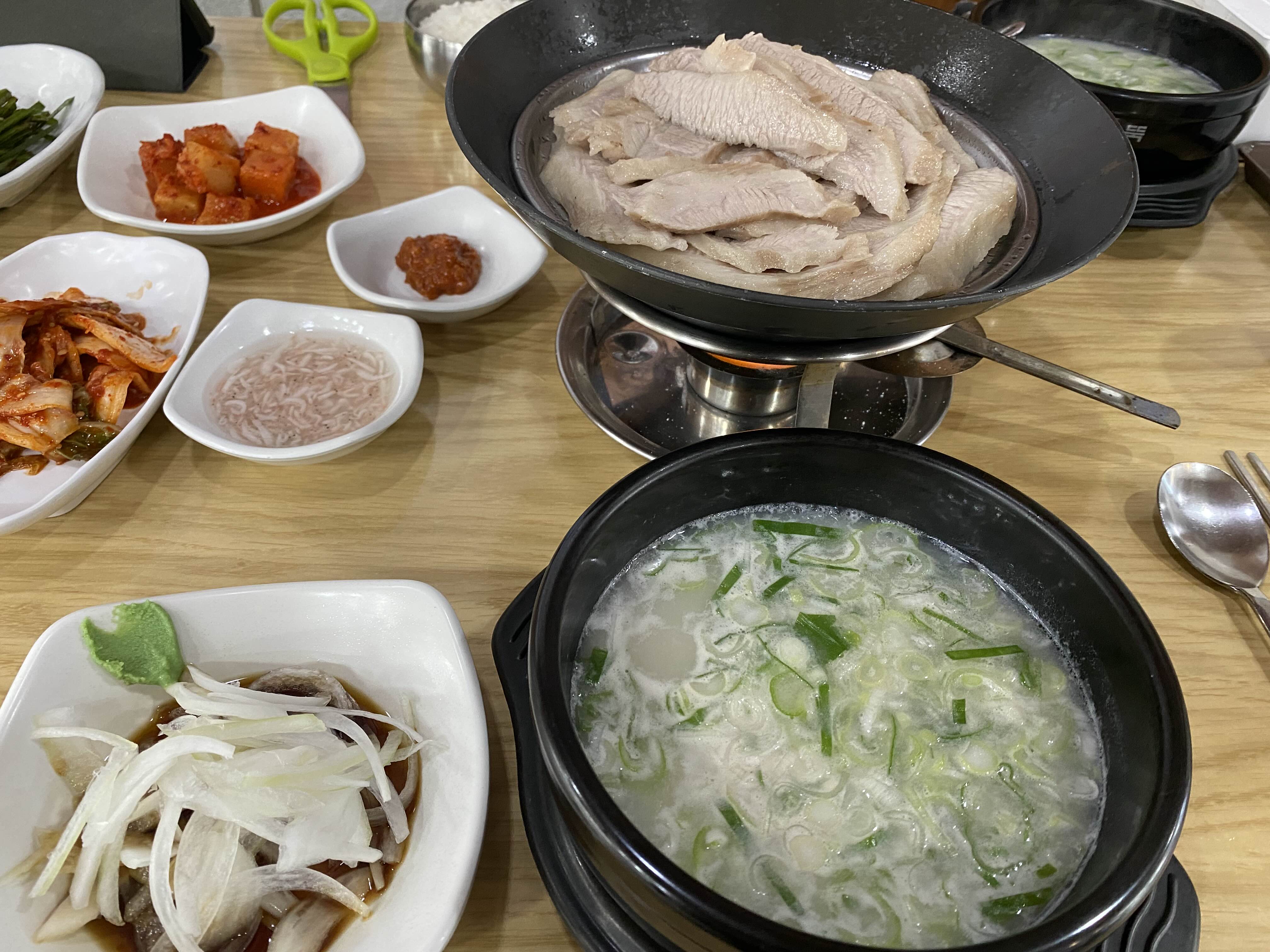  김해 율하 맛집 신리돼지국밥에서 수백한상 받았어요