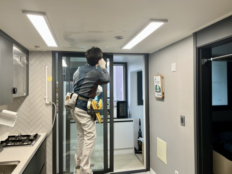 부분 인한 천장 도배하기 7