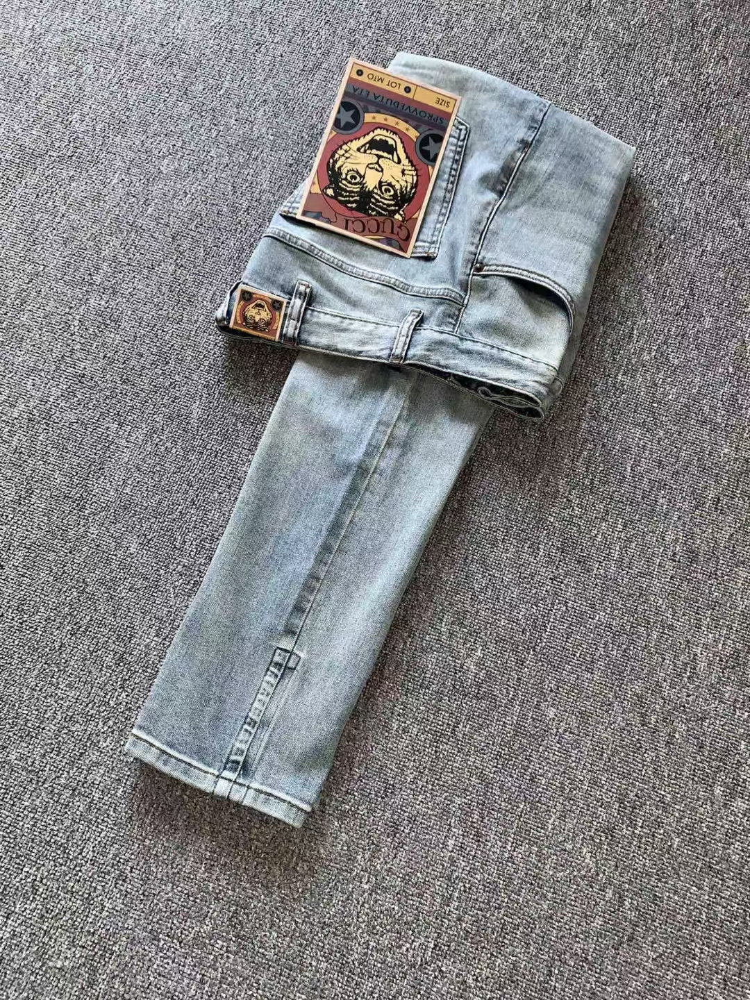  [GUCCI] 구찌 로고 워싱 슬림 데님 팬츠