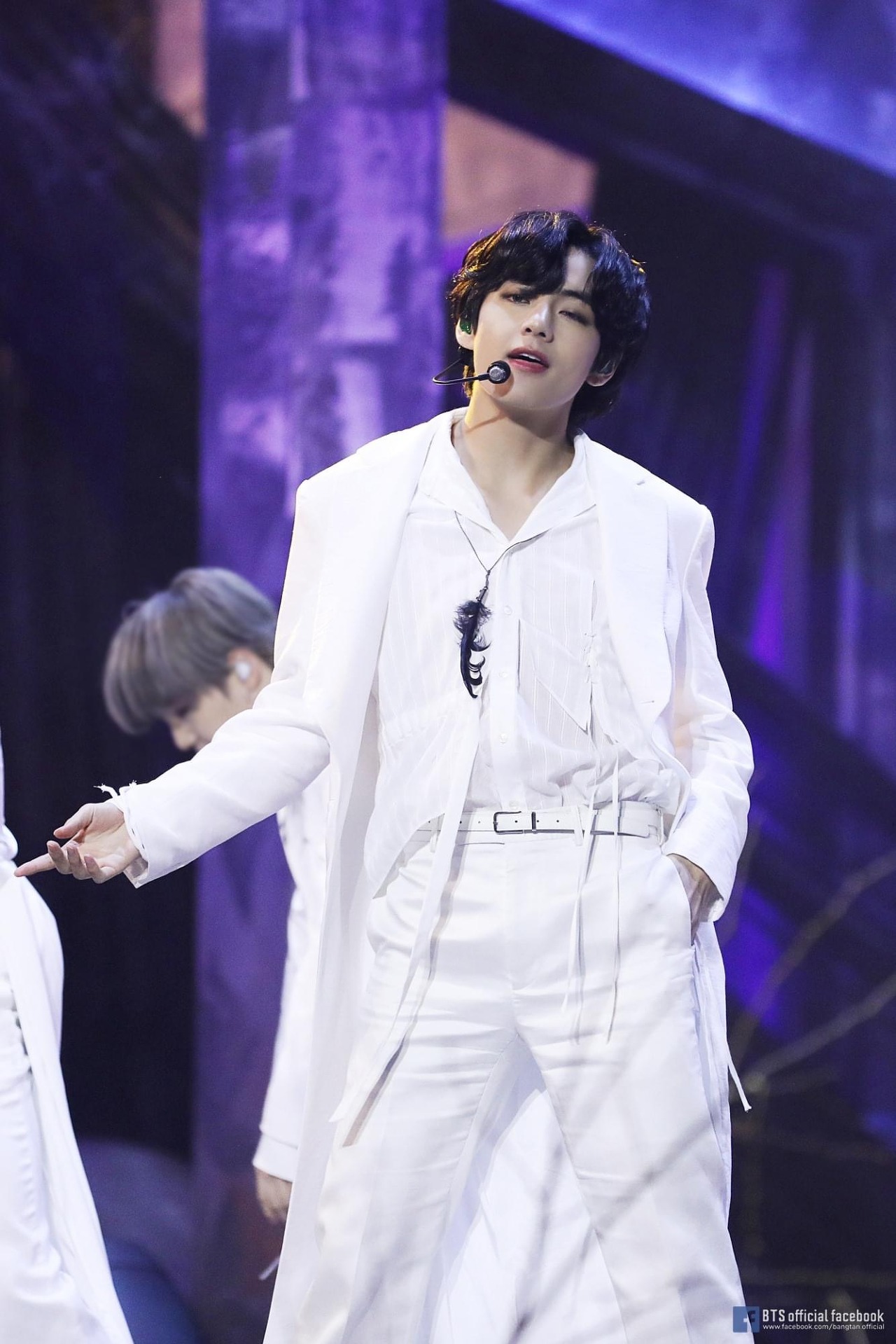  무슨 컨셉이든 찰떡소화해 섹시미 발산하는 방탄소년단 뷔