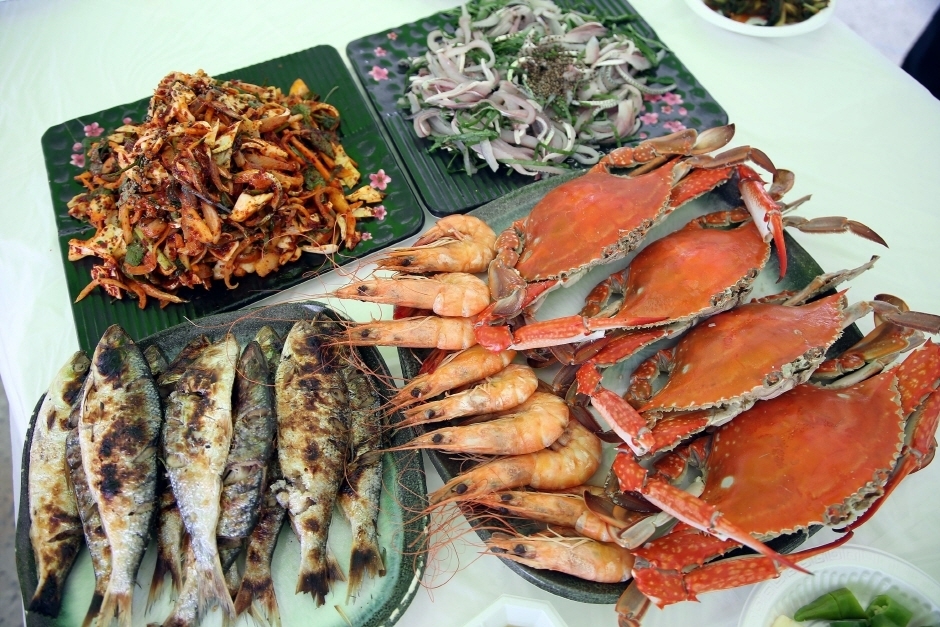 서천 홍원항 자연산 전어 꽃게 축제 전어철 전어회