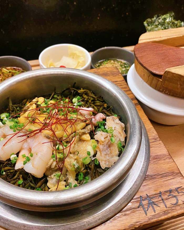  토요일은 밥이좋아 한남동 이태원 트러플 버섯 솥밥 맛집 통영 굴솥밥 해산물솥밥 반건조 생선솥밥 버터장조림솥밥 추천 토밥좋아 위치