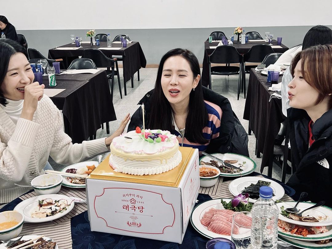  '현빈' 손예진! 41세 생일 축하 현장.."더할 나위 없이 행복" [사진]