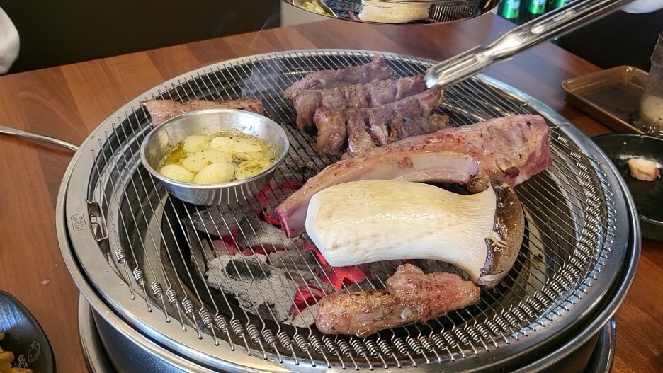 스페어립과 숄더랙