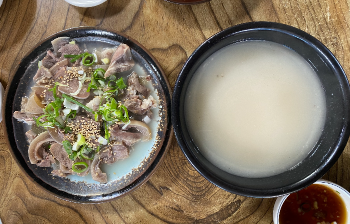 부산_맛집_철마_'오가네'의_'수육백반'_차림.