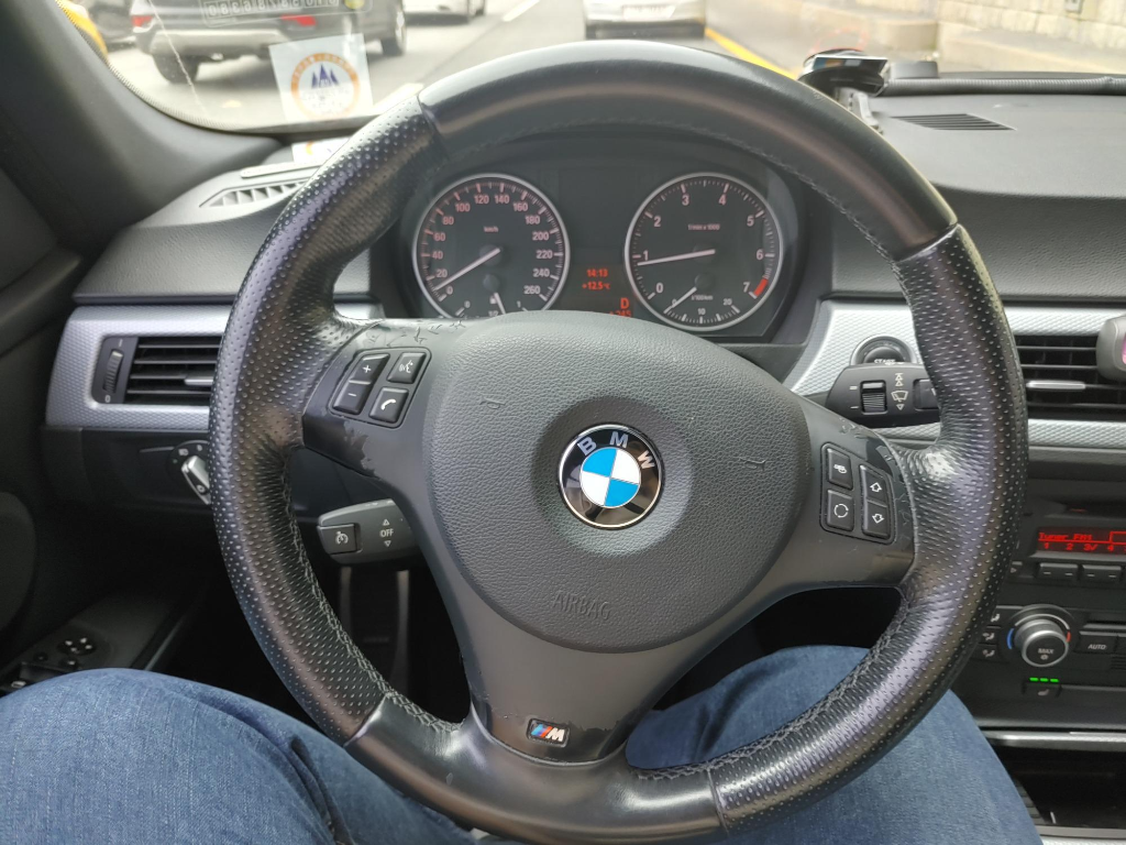 BMW 320i E90 핸들무거움