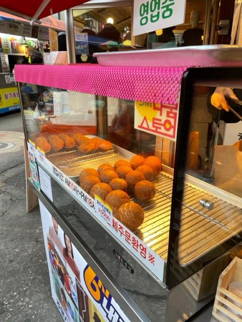 찹쌀꽈배기엔핫도그 이미지