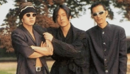 "결혼도 하고 아들도 낳고 잘 살았습니다." 가족 몰래 재혼을 하고 오토바이를 타고 원조 꽃미남 가수 수준에 올랐다. 2