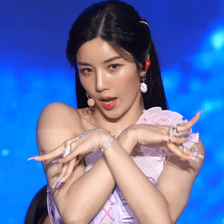  권은비 221012 "Underwater" 쇼케이스 움짤 gif