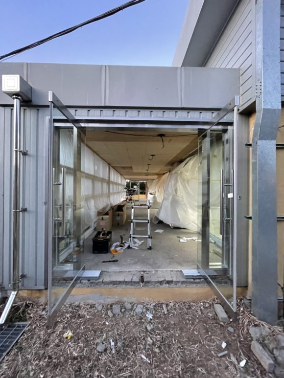 식당관 출입구 강화도어 유리문으로 설치 김해 진영 제일고등학교 강화도어 설치, 7