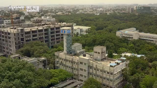 다큐 인사이트 - KBS인도 천재 - 1부 인도공과대학] 인도의 인구는 중국을 추월해 인구 1위 국가로 올라섰다.ts_20230508_202101.868.jpg