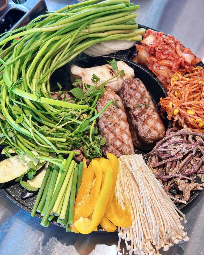  생방송투데이 숯불 화로 구이 리얼 맛집 부산 기장 추천 맛집 100년 한옥에서 160시간 숙성 흑돼지 2023년 3월 8일 방송 정보