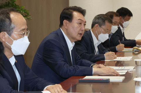  尹, 순방 효과는 없었다..늪에 빠진 지지율