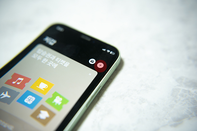 아이폰 지갑 어플 메인에서 오른쪽 상단의 플러스 모양의 버튼을 선택