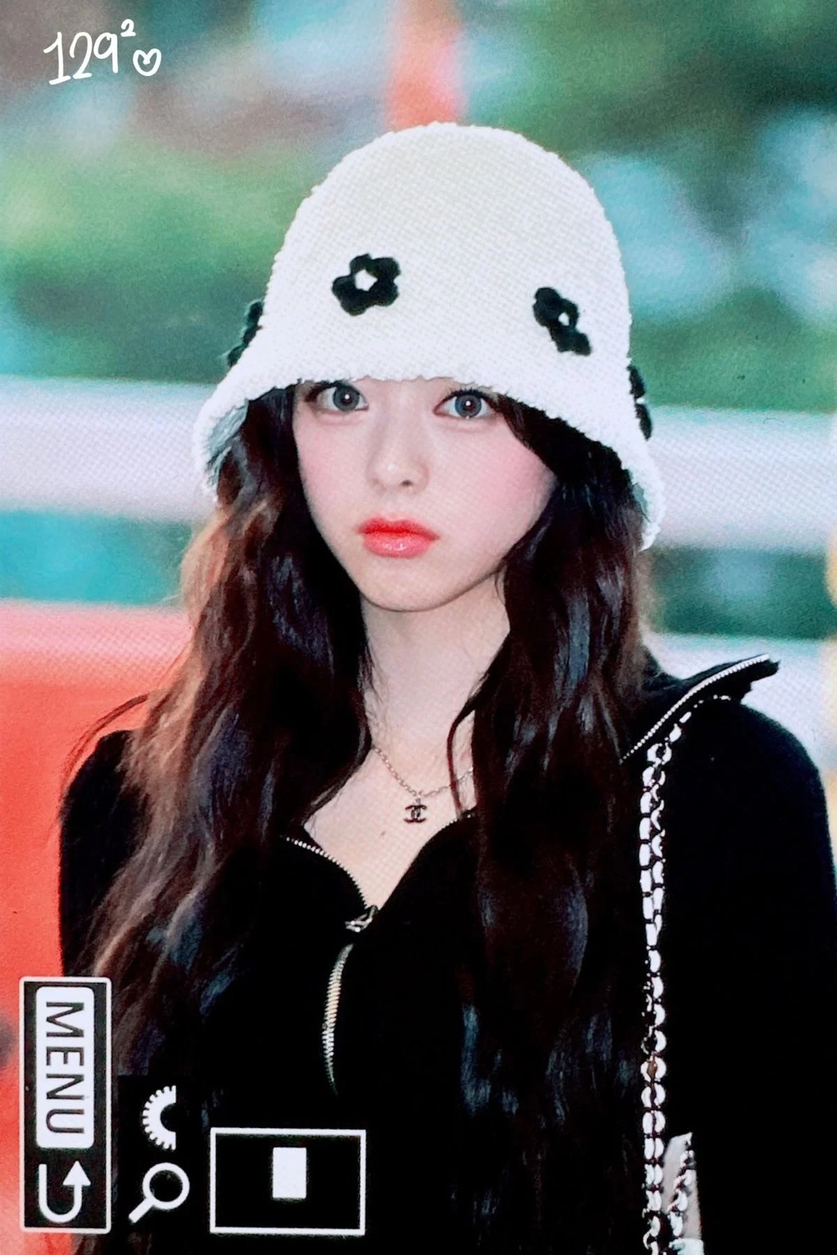 있지 유나 공항 출국짤 봄...? 눈이 얼굴 반만해
