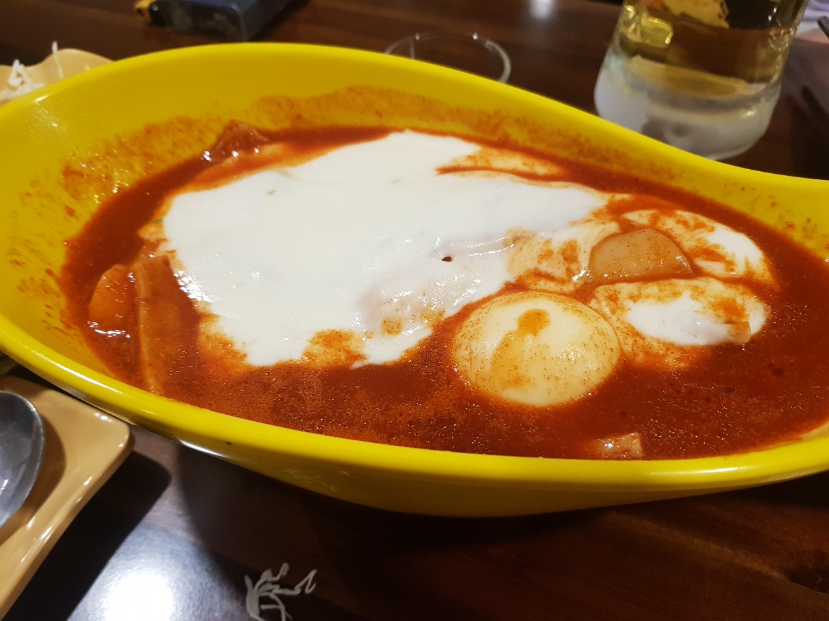 호치민 맛집 7군 푸미흥 술 마시기 좋은 치킨집 노랑통닭 - 치즈떡볶이