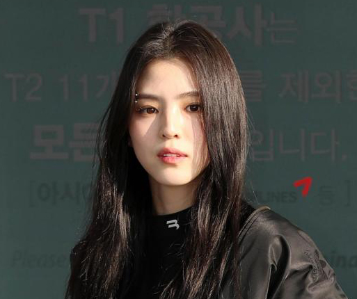  한소희 눈썹 피어싱 (파리 패션위크 출국)