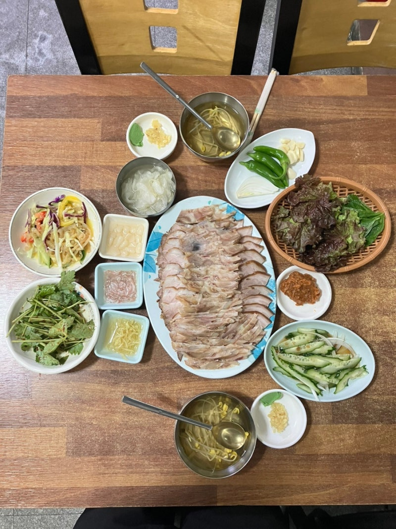 장춘족발 이미지