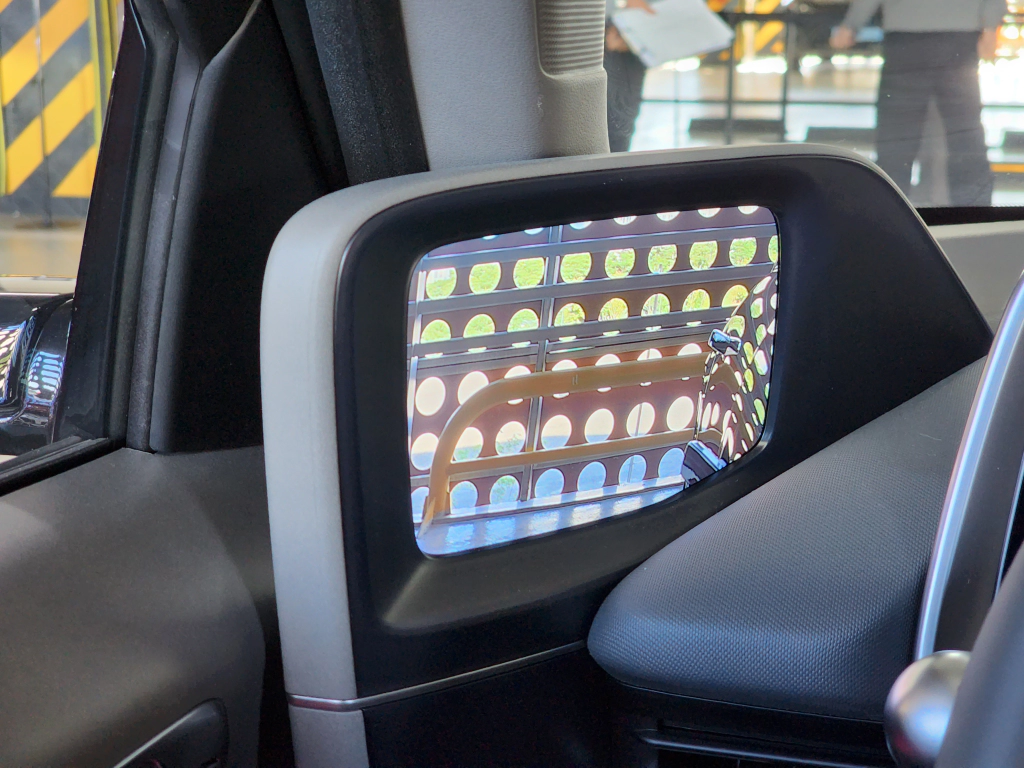 아이오닉6 운전석 디지털 사이드 미러 모니터
