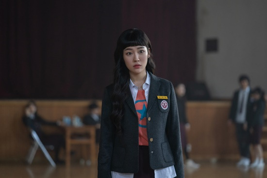 연기하는 송지우