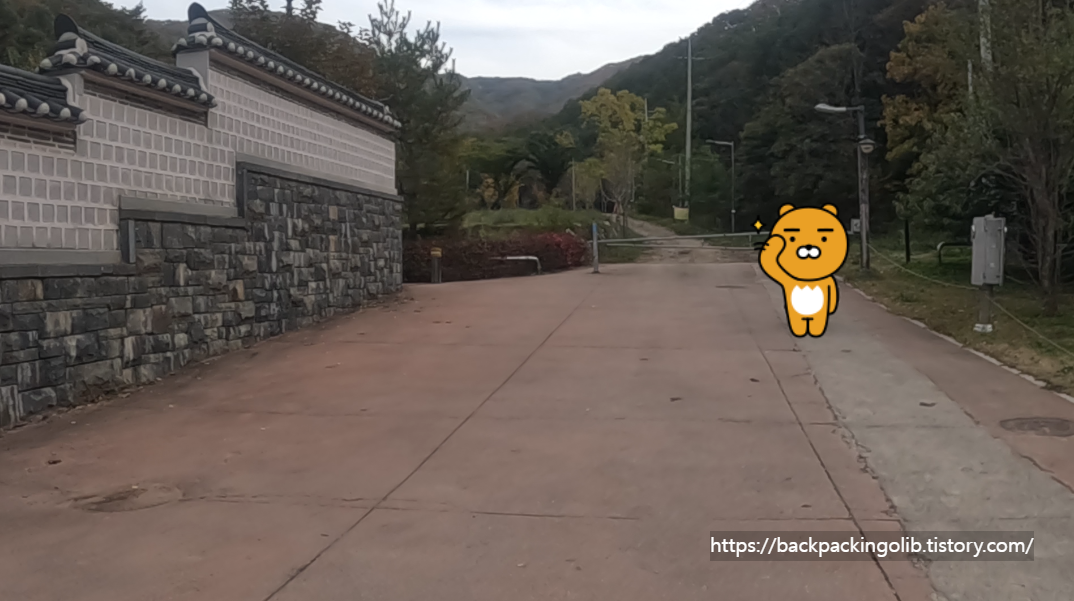 호명산 잣나무숲속 캠핑장 주차장 도착
