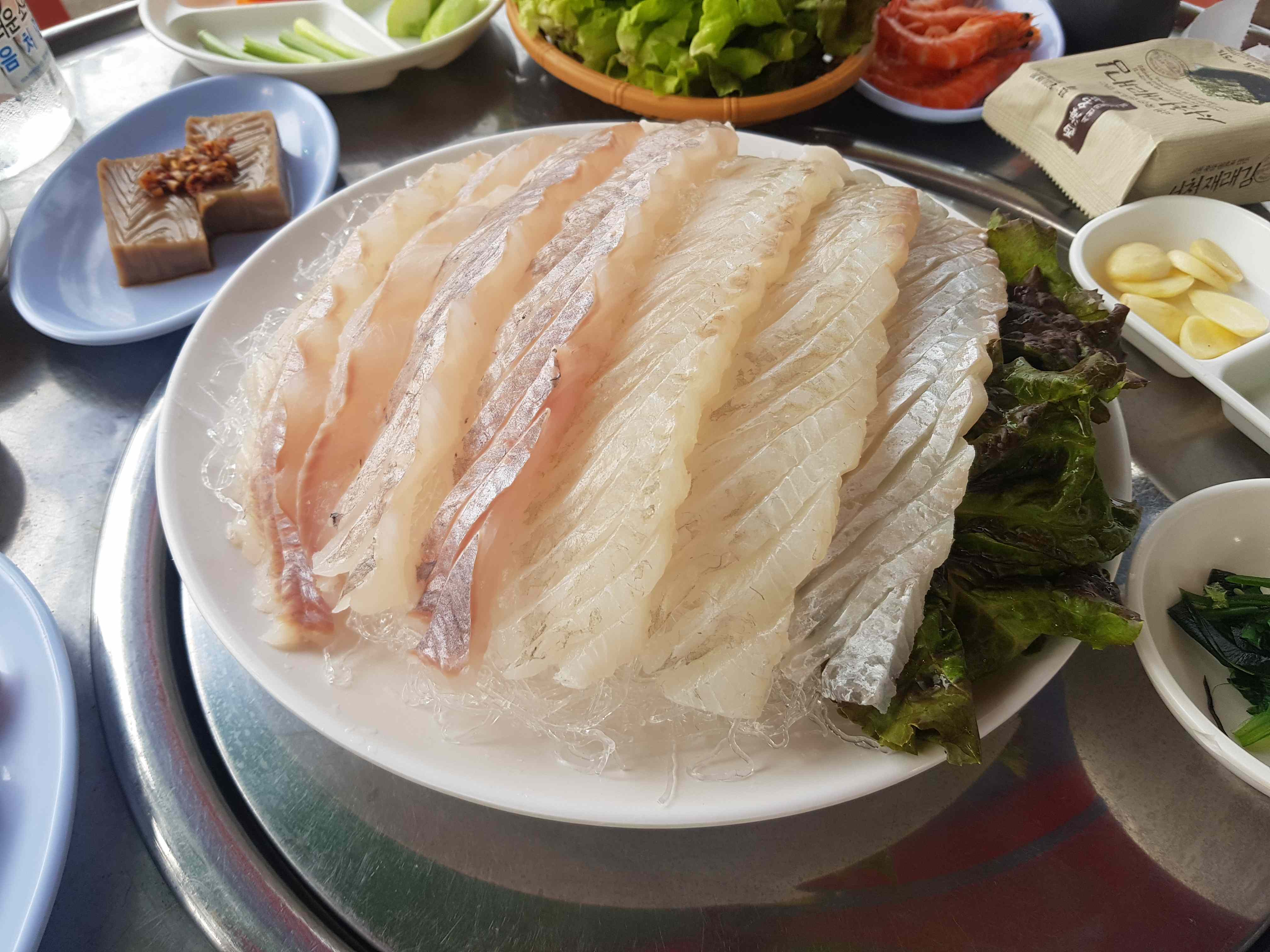  정쉡의 맛집 (속초혜수욕장) 회밀리가 떳다 광어우럭 & 오징어순대