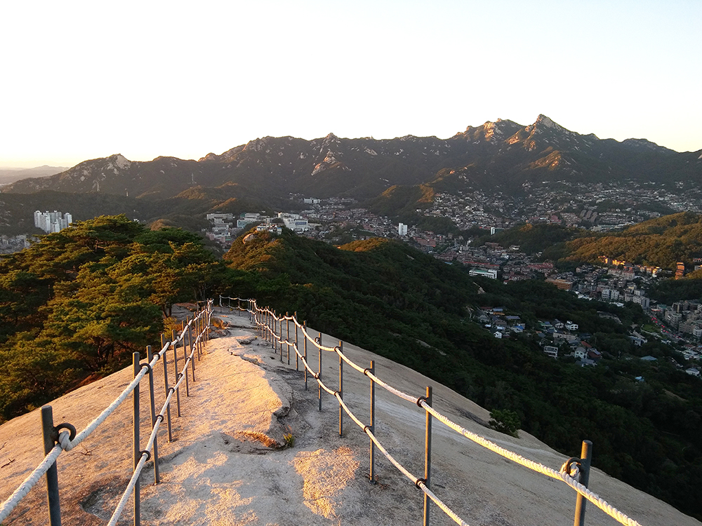 햇살이 아름다운 인왕산(Inwangsan Mountain) 