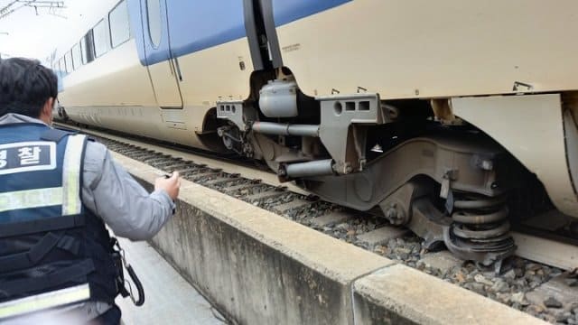 KTX 열차, 영동터널서 탈선