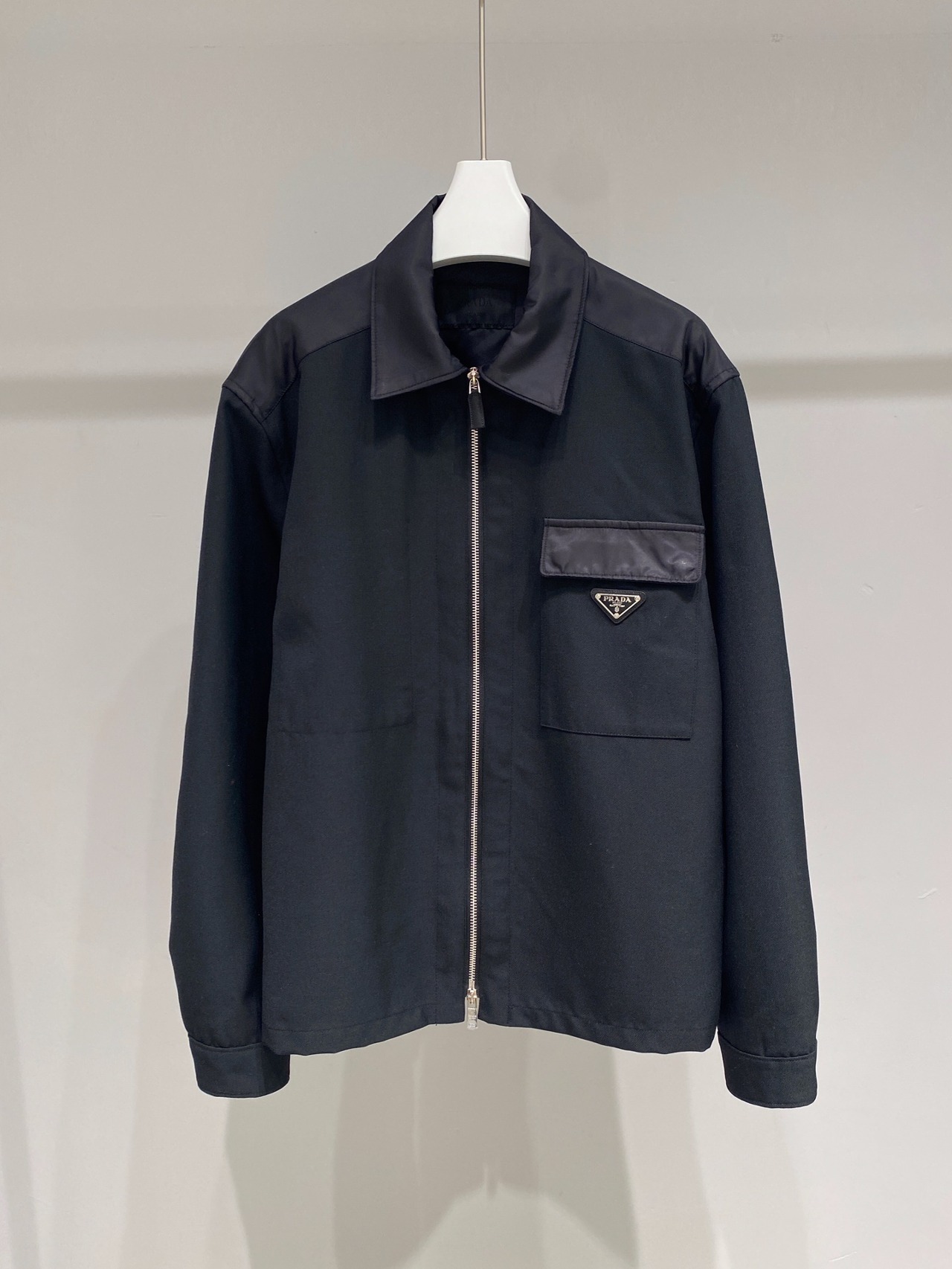  [PRADA] 프라다 투 컬러 로고 집업 자켓