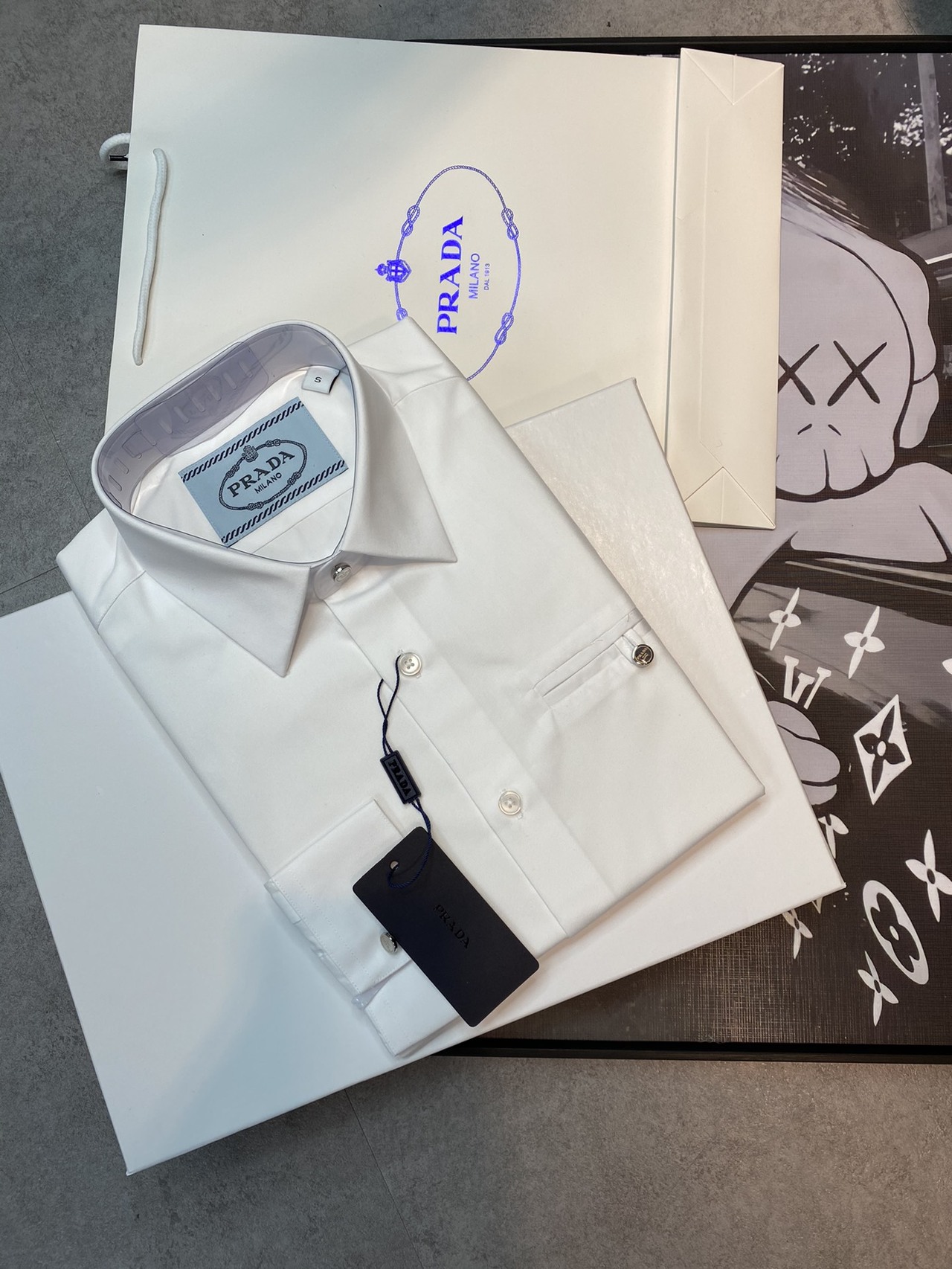  [PRADA] 프라다 스트레치 로고 셔츠