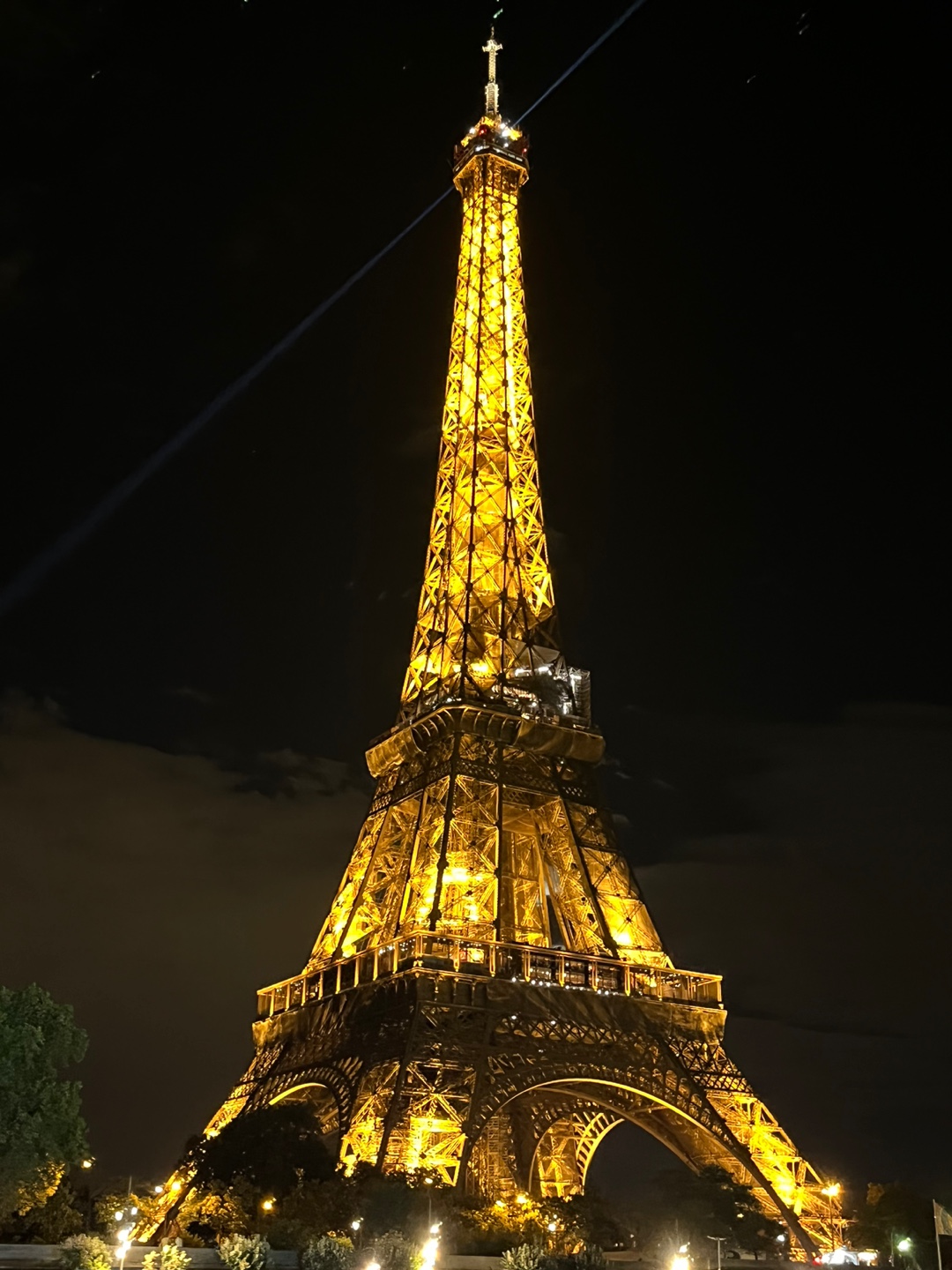 프랑스 파리 에펠탑의 근접 모습(2)