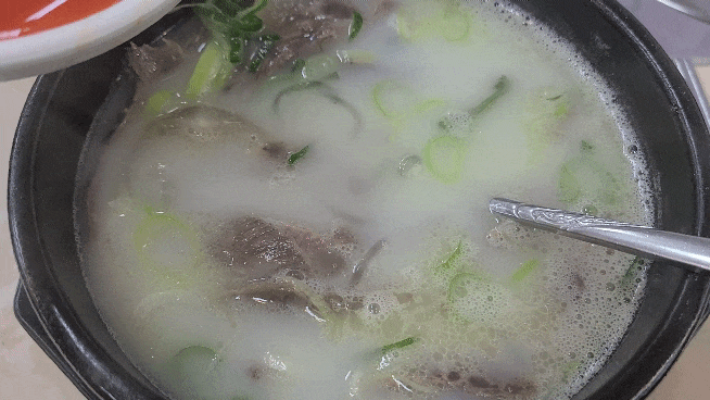 오가네소미러국밥-깍두기-국물