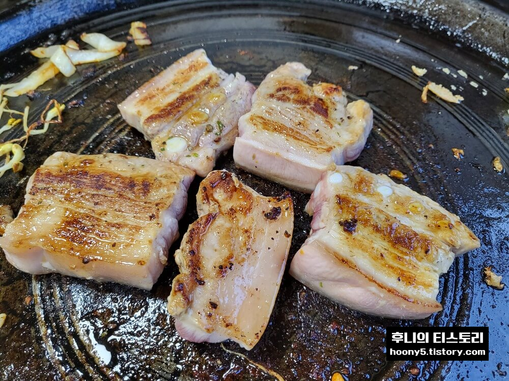 추가 통삼겹 굽는 모습