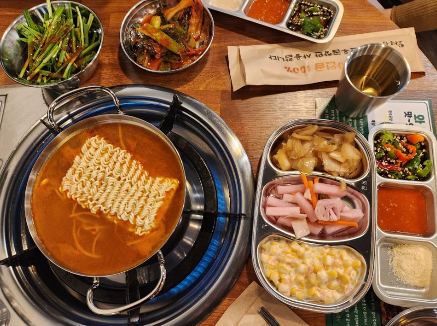 인천-곱창-맛집-와우곱창-송도-센트럴파크점-기본찬-세팅