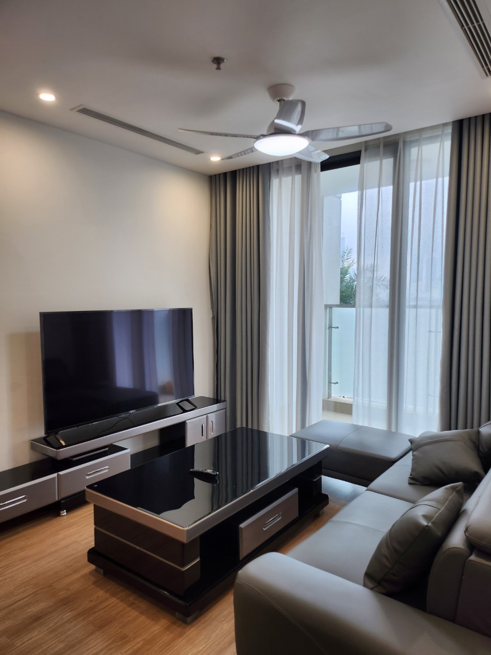  [ 하노이 아파트 임대] 스카이레이크 3룸 - 새 인테리어- S3 동 - 1500$ - 0968650193