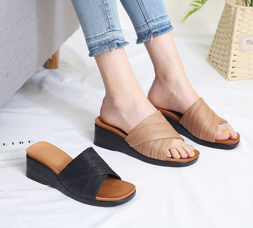  브이 플리츠 포인트 5.5cm 웨지힐 슬리퍼