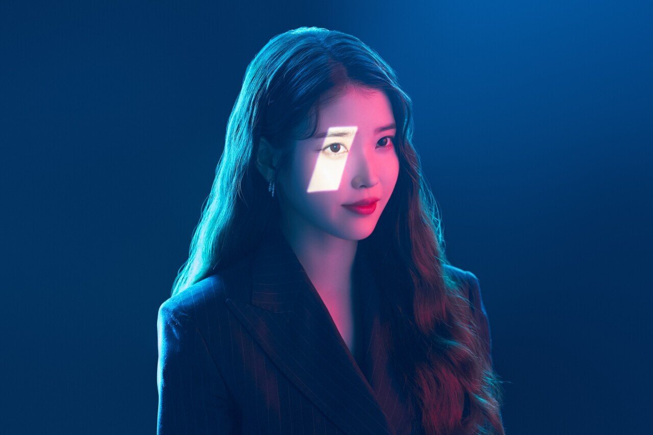  아이유 X 카카오 웹툰 런칭 화보 촬영 사진