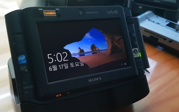  일본 소니(SONY) 에서 2006년 처음 출시한 초소형 노트북 소니 바이오 Vaio UX 시리즈