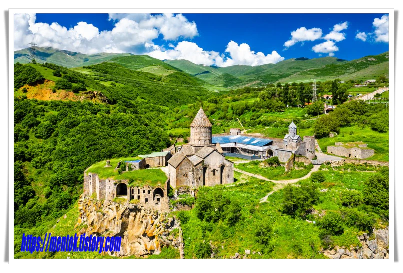 아르메니아의 타테프 수도원을 내려다보는 전경