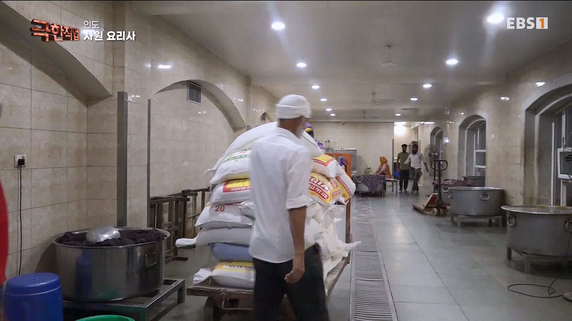 [극한 직업] 인도의 시장 짐꾼과 사원 요리사 230902.mp4_20230909_172858.084.jpg