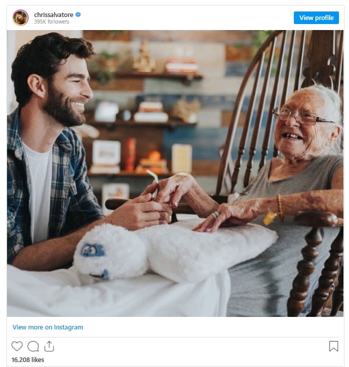  26세의 손주뻘 남자와 84세의 할머니의 가슴뭉클한 우정 VIDEO: Young Man Invites 89-Year-Old Neighbor To Live With Him So She Is Not Alone in Her Last Days